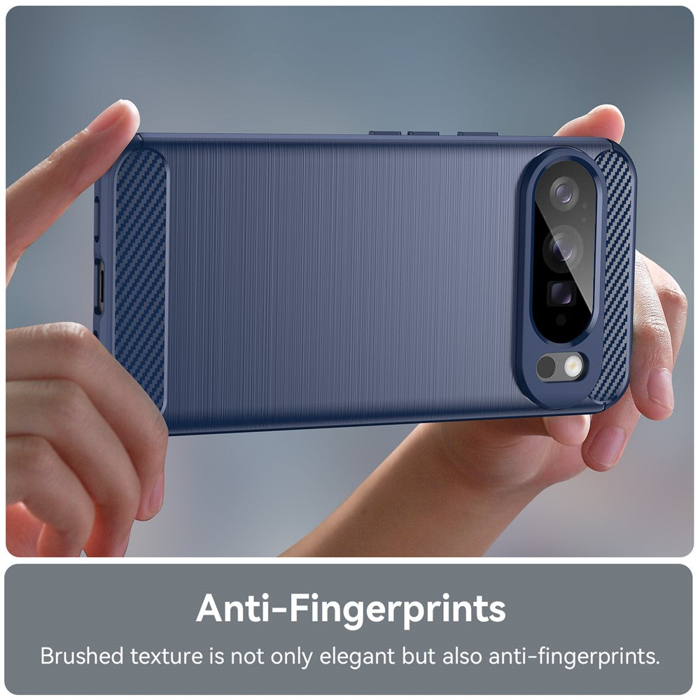 Blaue Google Pixel 10 Pro XL Handyhülle, seitliche Ansicht in Händen, Fotoposition